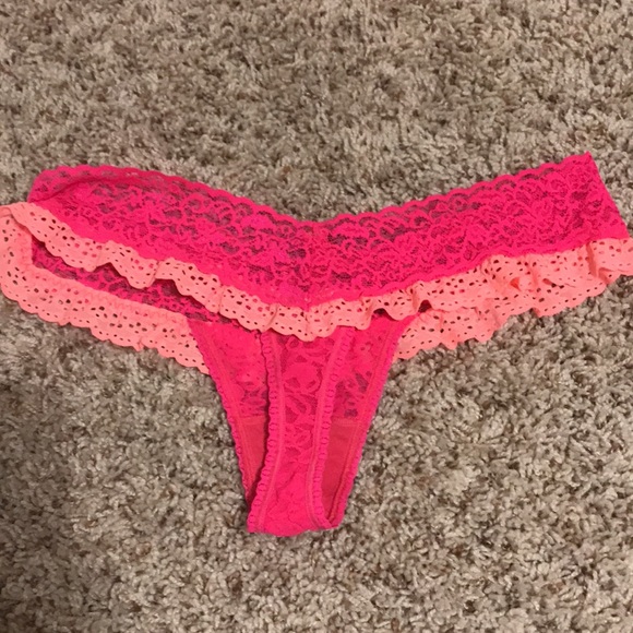 VS - matching bra (36C)/thong (OS) - never worn - Picture 16 of 16
